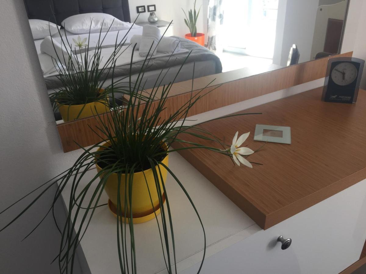 Guest'S Apartament โปกราเดซ ภายนอก รูปภาพ
