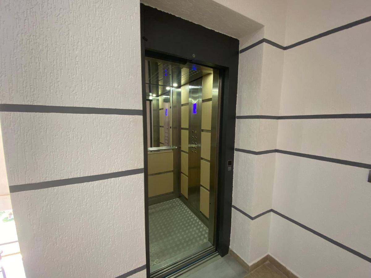 Guest'S Apartament โปกราเดซ ภายนอก รูปภาพ