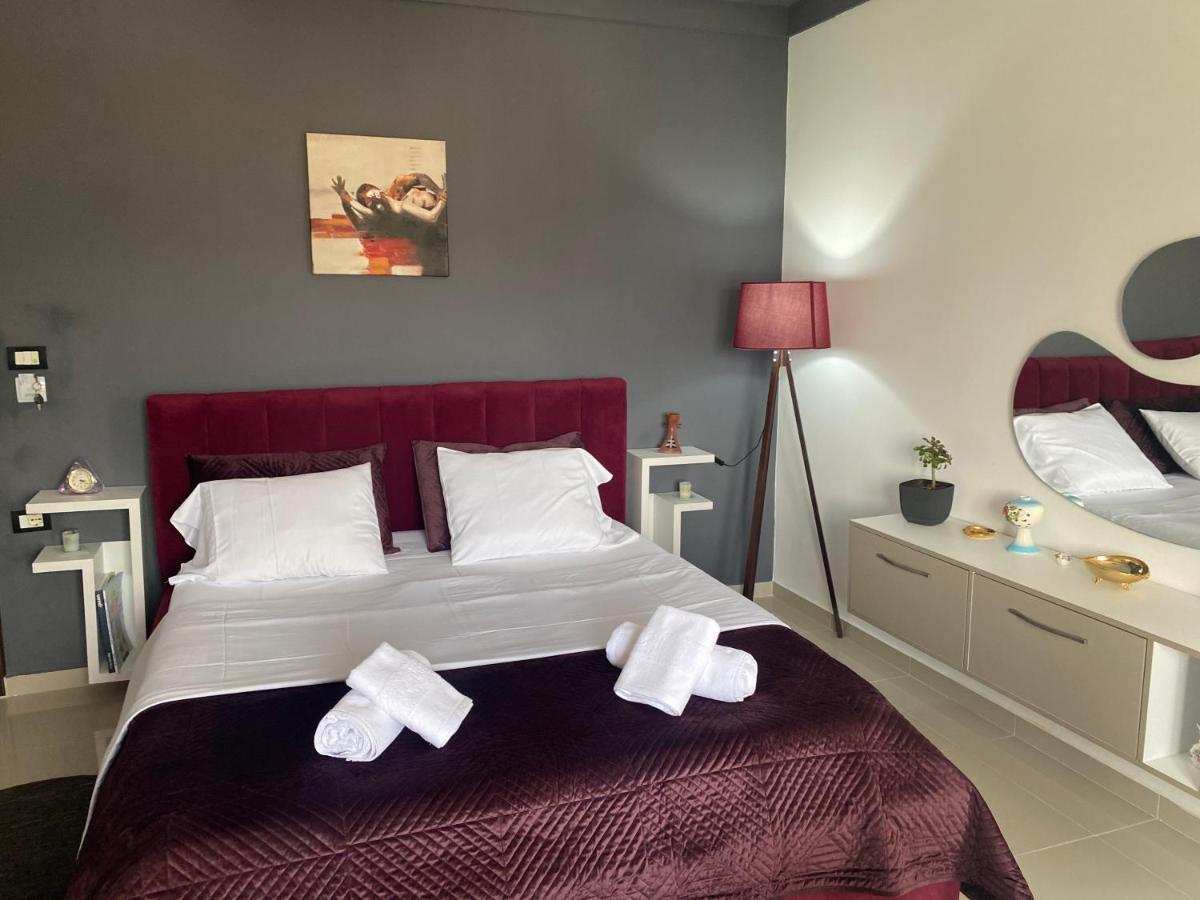 Guest'S Apartament โปกราเดซ ภายนอก รูปภาพ